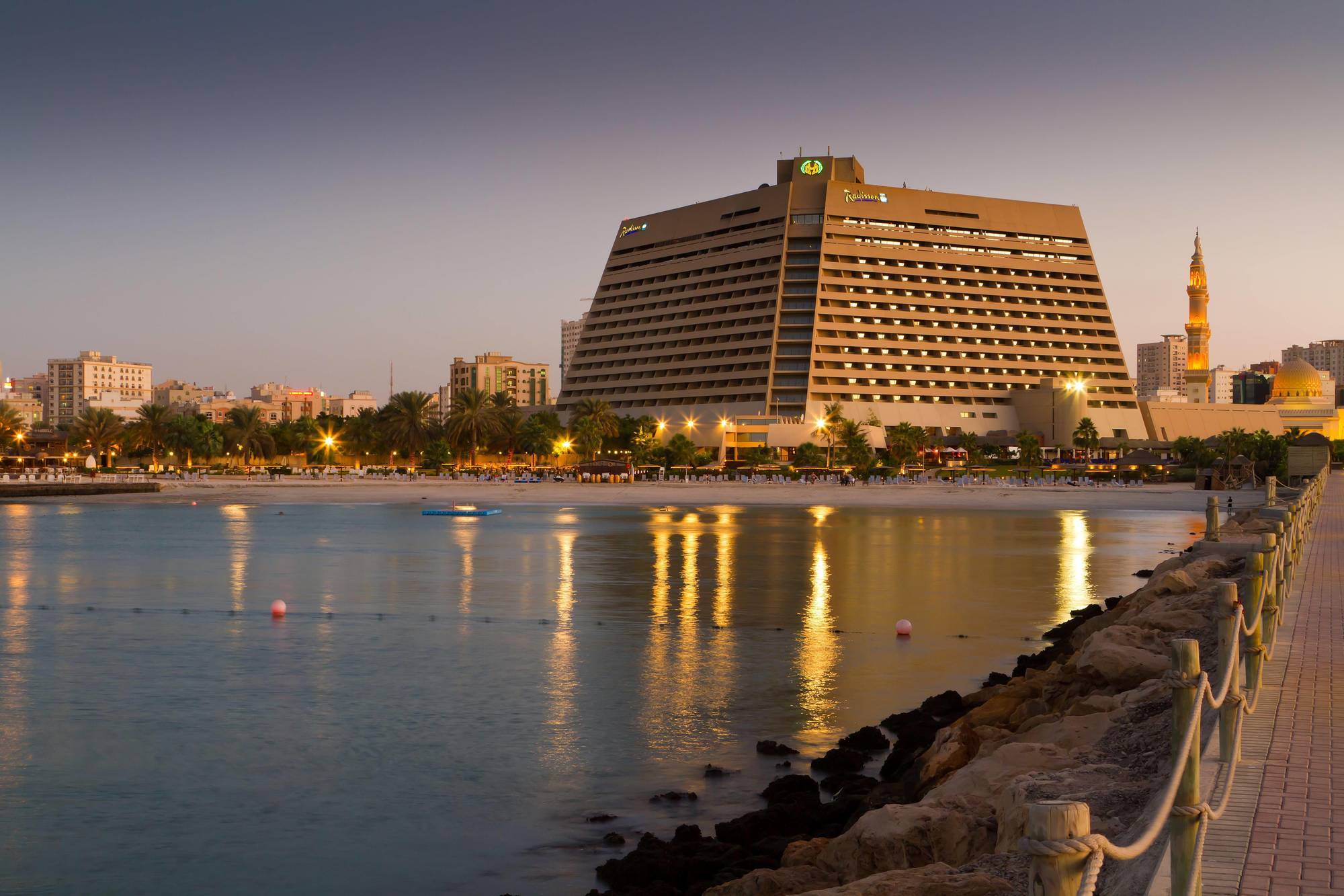 Radisson Blu Resort, Sharjah Exterior photo The Crowne Plaza Hotel in Muharrak